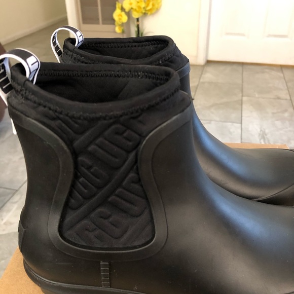 UGG Chevonne rain boots - Picture 2 of 9